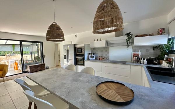 Maison à vendre    5 pièces •  Vauvert