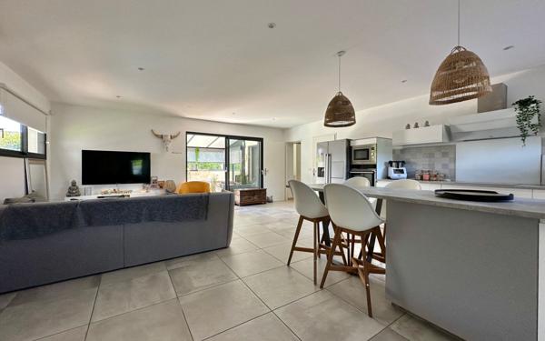 Maison à vendre    5 pièces •  Vauvert