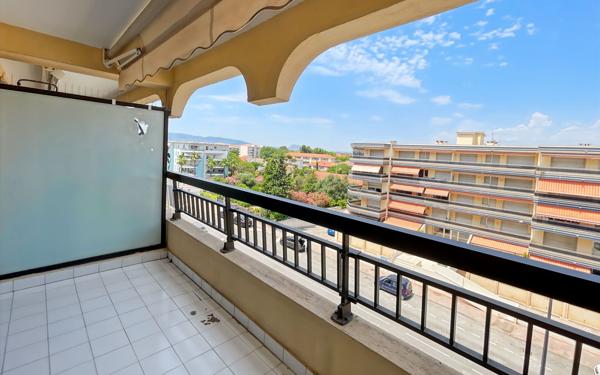 Appartement à vendre    1 pièce • 25,58 m2 Fréjus