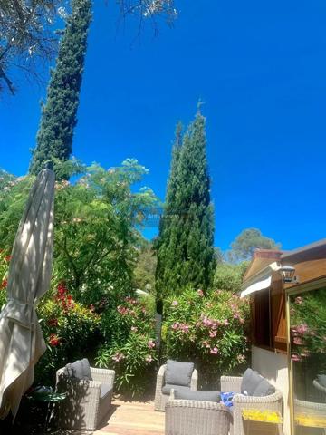 Vente                                                      Terrain
                        
                                         200 m2                     à Fréjus