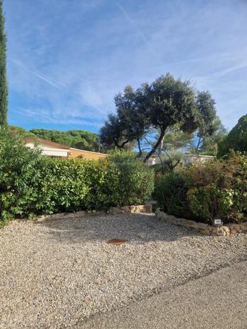Vente                                                      Terrain
                        
                                         200 m2                     à Fréjus