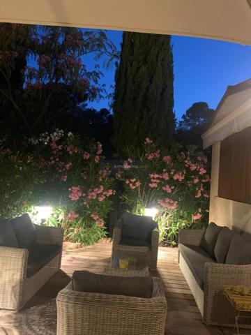 Vente                                                      Terrain
                        
                                         200 m2                     à Fréjus