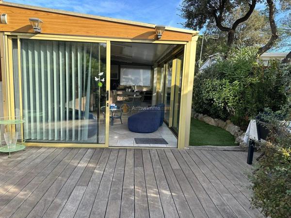 Vente                                                      Terrain
                        
                                         200 m2                     à Fréjus