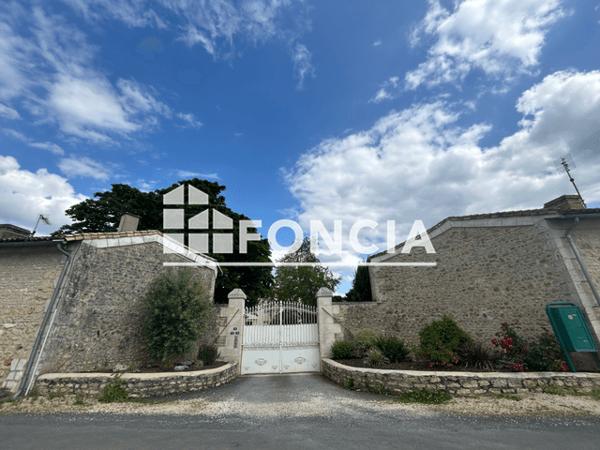 Location Maison 3 pièces 88.81 m² - 12 RUE DES PRES LIAS Quincay 86190