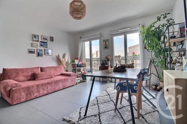 Appartement F3 à vendre  3 pièces - 61 m 2   ROSNY SOUS BOIS  - 93