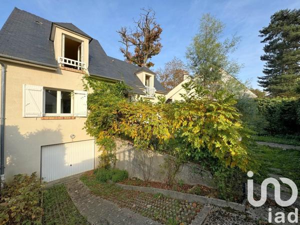 Maison traditionnelle 7 pièces de 158 m² à La Celle-Saint-Cloud (78170)