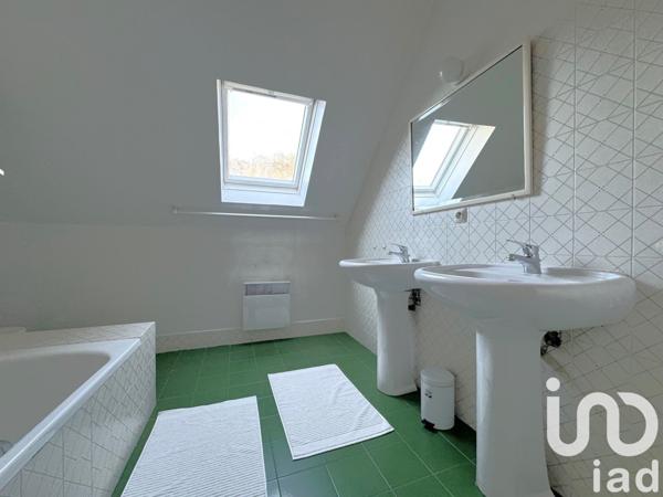 Maison traditionnelle 7 pièces de 158 m² à La Celle-Saint-Cloud (78170)