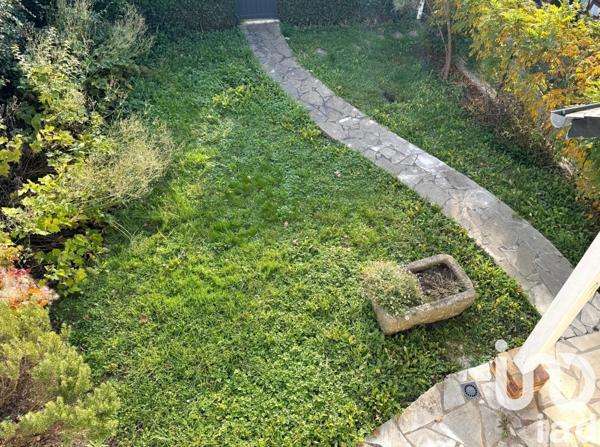 Maison traditionnelle 7 pièces de 158 m² à La Celle-Saint-Cloud (78170)