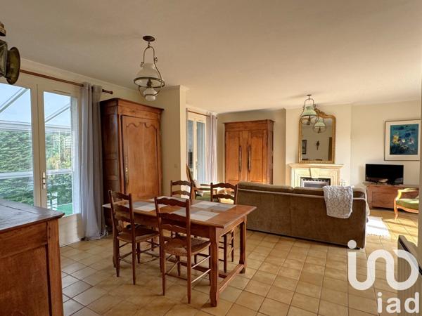 Maison traditionnelle 7 pièces de 158 m² à La Celle-Saint-Cloud (78170)