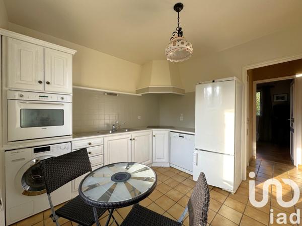 Maison traditionnelle 7 pièces de 158 m² à La Celle-Saint-Cloud (78170)