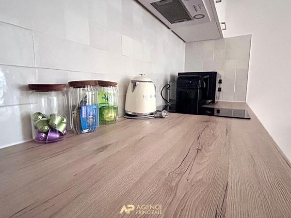 Studio centre ville de La Rochelle 132 900 € **  - Référence  FB747