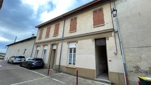 Bâtisse à rénover 130 m² habitable, terrasse, ...