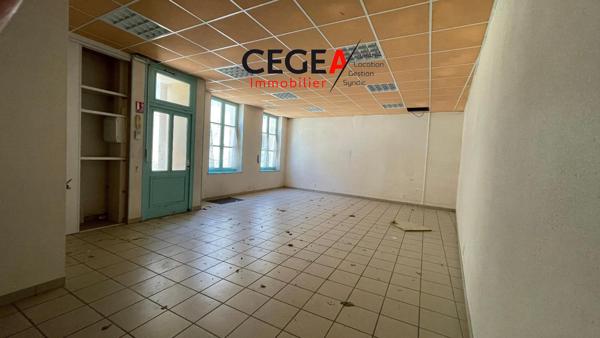 Bâtisse à rénover 130 m² habitable, terrasse, ...
