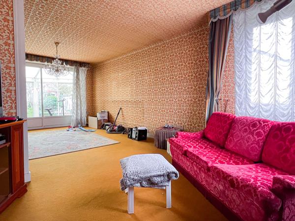 A vendre - Maison familiale de 123 m², 3 chambres, avec jardin sur belle parcelle de 600 m² avec garage et hangar de 115 m²