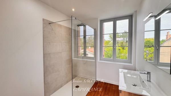 À vendre – Maison de ville de 125m2 rénovée avec jardin et garage – Revel