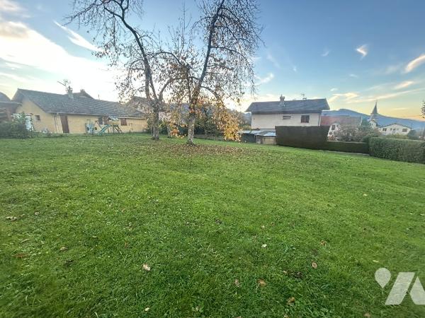Terrain constructible – 853 m² – Mouxy
