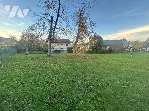 Terrain constructible – 853 m² – Mouxy