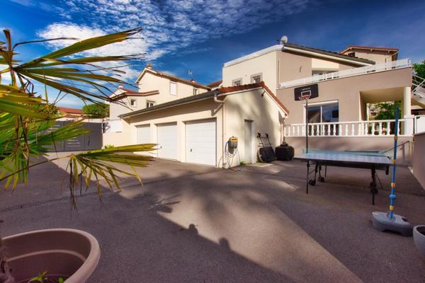 Maison à Saint-Chamond, 42400 - 9 pièces 270m²