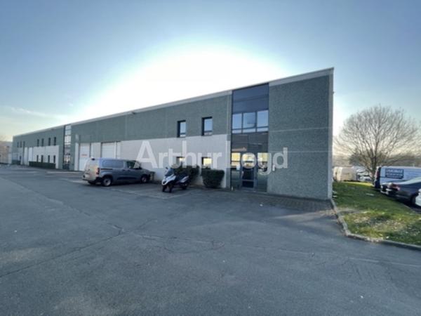 Immeuble mixte à louer à Wasquehal bureaux et stockage emplacement stratégique