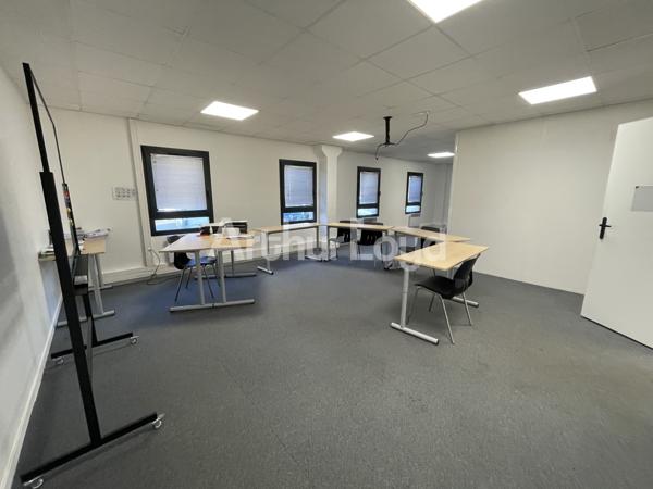 Immeuble mixte à louer à Wasquehal bureaux et stockage emplacement stratégique