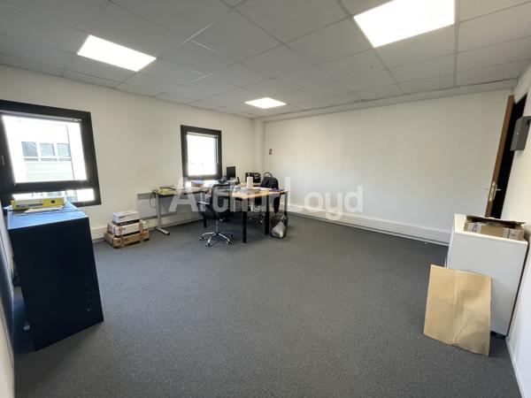 Immeuble mixte à louer à Wasquehal bureaux et stockage emplacement stratégique