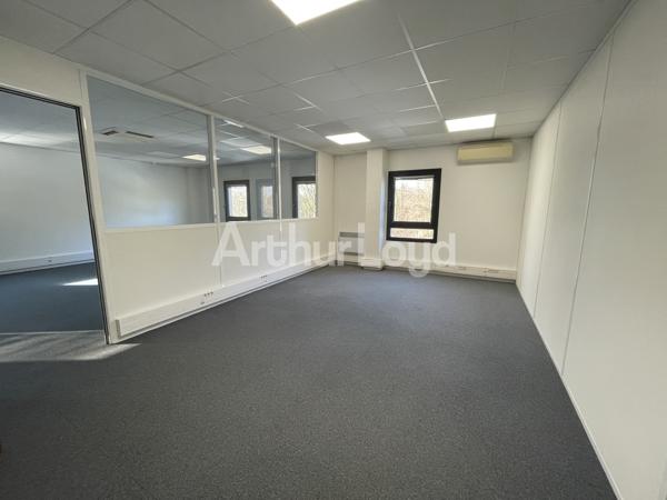 Immeuble mixte à louer à Wasquehal bureaux et stockage emplacement stratégique