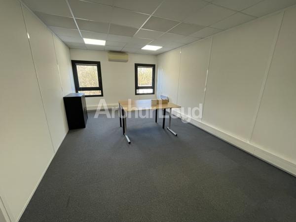 Immeuble mixte à louer à Wasquehal bureaux et stockage emplacement stratégique