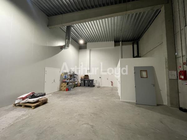 Immeuble mixte à louer à Wasquehal bureaux et stockage emplacement stratégique