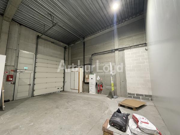 Immeuble mixte à louer à Wasquehal bureaux et stockage emplacement stratégique