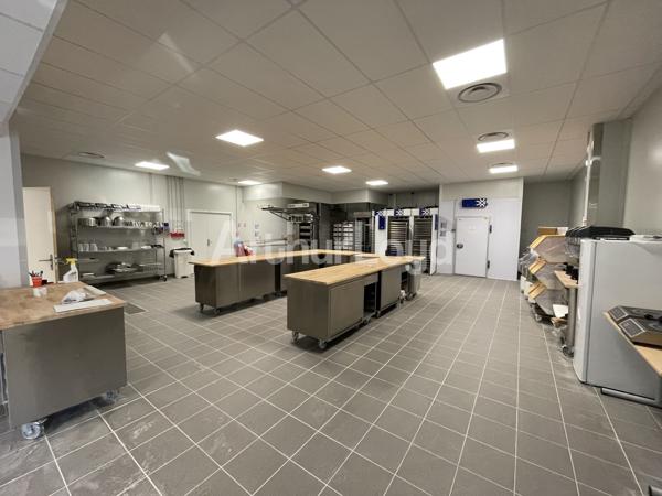 Immeuble mixte à louer à Wasquehal bureaux et stockage emplacement stratégique