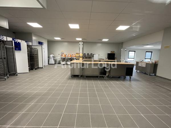 Immeuble mixte à louer à Wasquehal bureaux et stockage emplacement stratégique