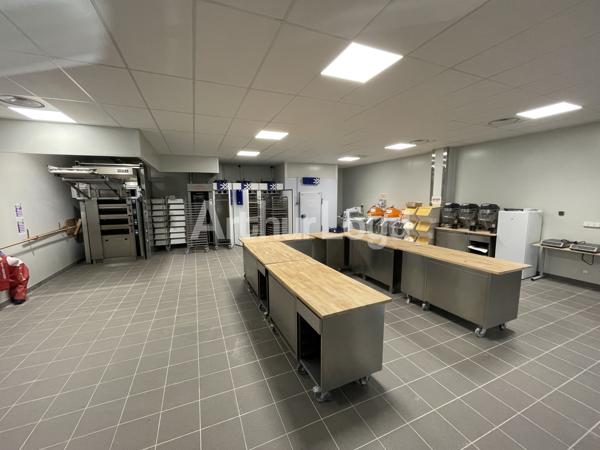Immeuble mixte à louer à Wasquehal bureaux et stockage emplacement stratégique