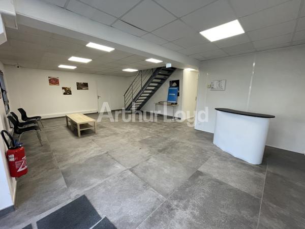 Immeuble mixte à louer à Wasquehal bureaux et stockage emplacement stratégique