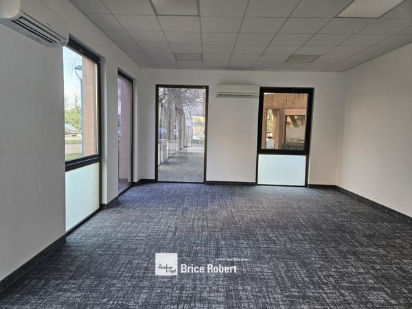 Bureaux à louer à Ecully rénovés avec parking disponible