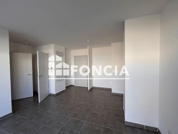 Location Appartement 2 pièces 41.4 m² - rue du soldat FERRARI Hyeres 83400