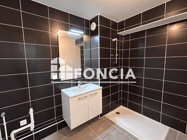 Location Appartement 2 pièces 41.4 m² - rue du soldat FERRARI Hyeres 83400