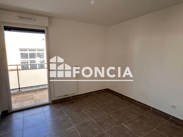 Location Appartement 2 pièces 41.4 m² - rue du soldat FERRARI Hyeres 83400