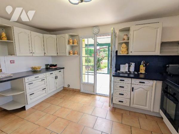 Maison avec jardin à la campagne