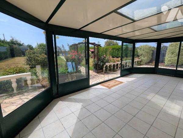 Maison avec jardin à la campagne