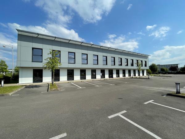 À LOUER IMMEUBLE DE BUREAUX 1284 M2 À LACROIX-SAINT-OUEN PARC TERTIAIRE