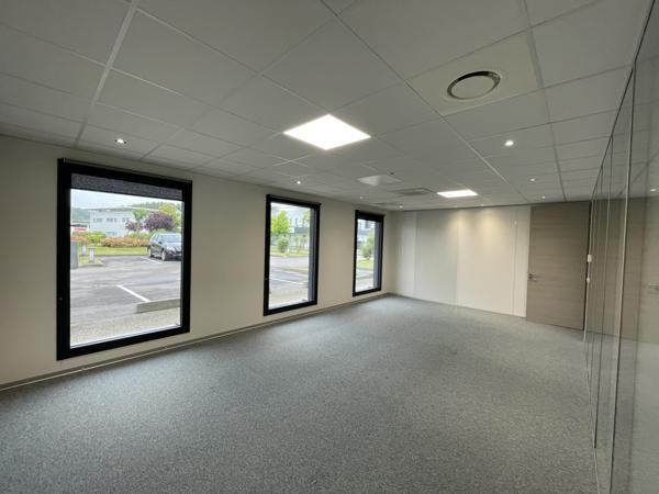À LOUER IMMEUBLE DE BUREAUX 1284 M2 À LACROIX-SAINT-OUEN PARC TERTIAIRE
