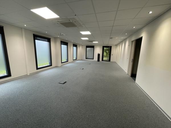 À LOUER IMMEUBLE DE BUREAUX 1284 M2 À LACROIX-SAINT-OUEN PARC TERTIAIRE
