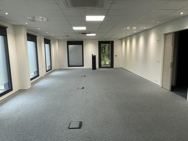 À LOUER IMMEUBLE DE BUREAUX 1284 M2 À LACROIX-SAINT-OUEN PARC TERTIAIRE
