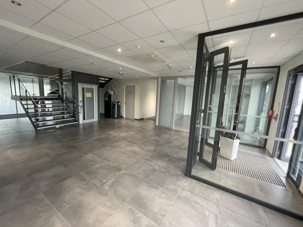 À LOUER IMMEUBLE DE BUREAUX 1284 M2 À LACROIX-SAINT-OUEN PARC TERTIAIRE