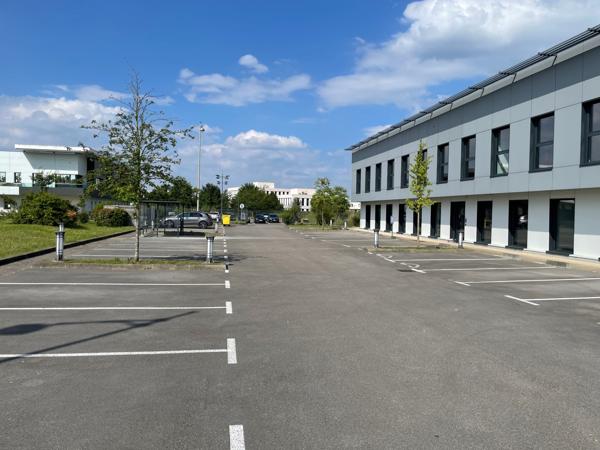 À LOUER IMMEUBLE DE BUREAUX 1284 M2 À LACROIX-SAINT-OUEN PARC TERTIAIRE