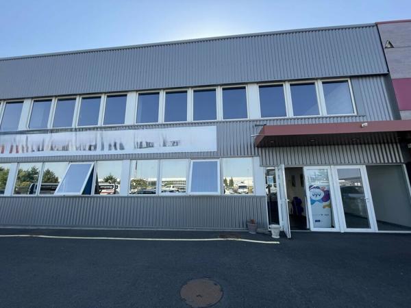 BUREAUX ET LOCAUX D'ACTIVITE 715m² A LOUER SUR CHATELLERAULT NORD
