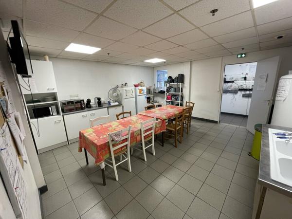 BUREAUX ET LOCAUX D'ACTIVITE 715m² A LOUER SUR CHATELLERAULT NORD