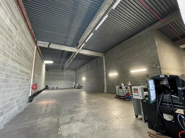 BUREAUX ET LOCAUX D'ACTIVITE 715m² A LOUER SUR CHATELLERAULT NORD
