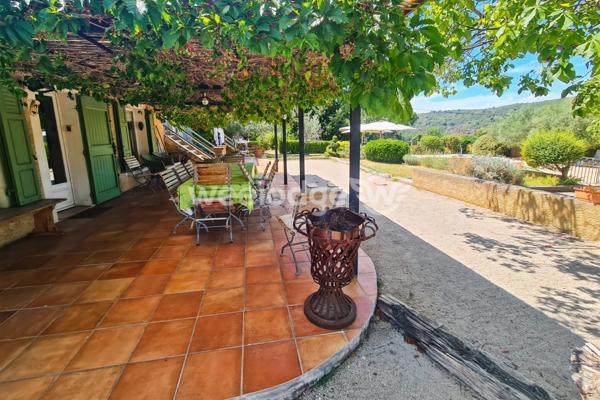 Maison à vendre 12 pièces de 240,86 m² à Allemagne-en-Provence