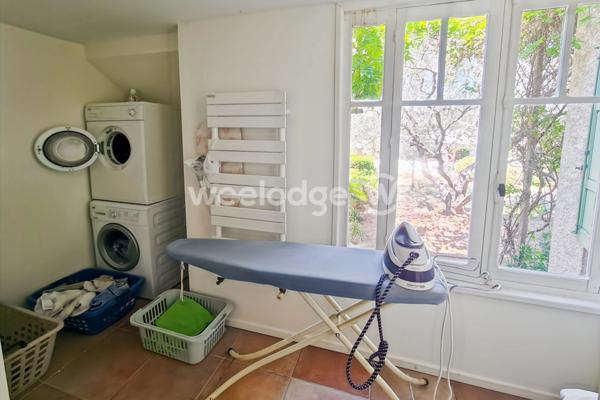 Maison à vendre 12 pièces de 240,86 m² à Allemagne-en-Provence